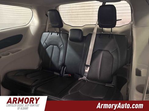 Used 2024 Chrysler Pacifica Touring-L image 26