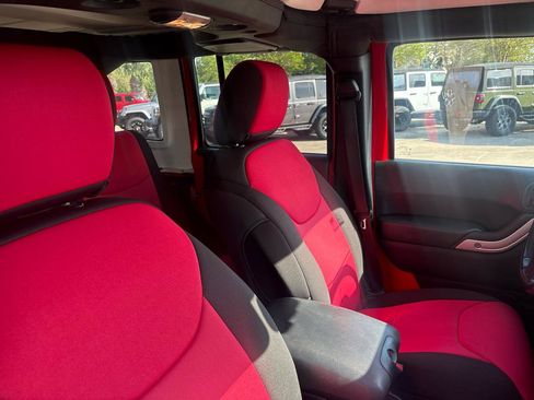 Used 2018 Jeep Wrangler Unlimited Sahara image 10