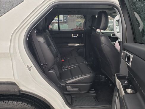 Certified 2022 Ford Explorer XLT w/ Equipment Group 202A image 17