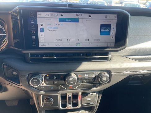 Used 2025 Jeep Wrangler Unlimited Sahara image 12