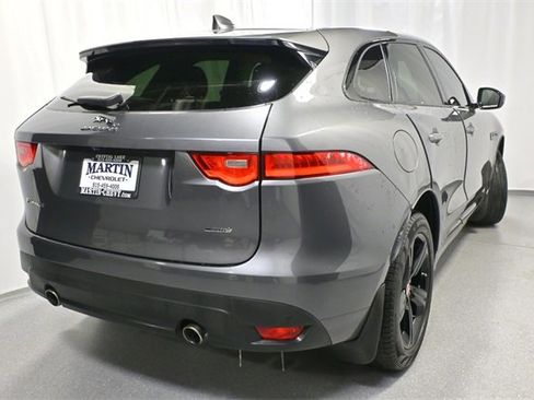 Used 2017 Jaguar F-PACE R-Sport image 3
