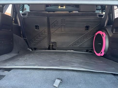 Used 2019 Jeep Wrangler Unlimited Sahara image 29