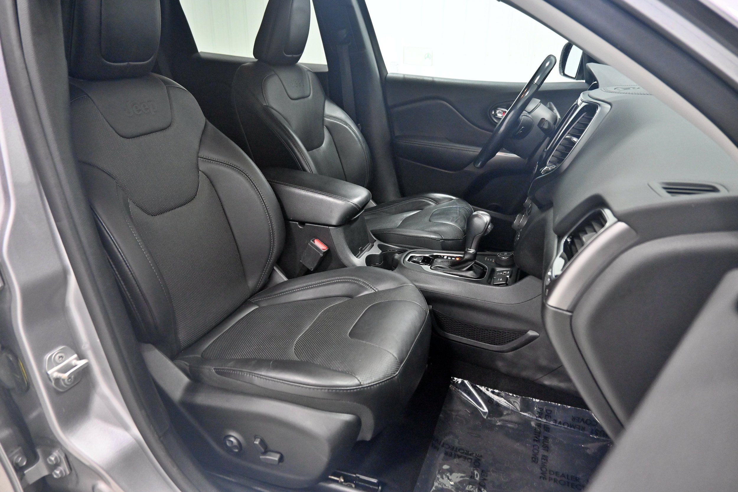 Used 2019 Jeep Cherokee Limited AWD/4WD image 30