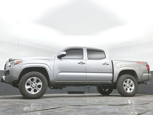 Used 2020 Toyota Tacoma SR image 30