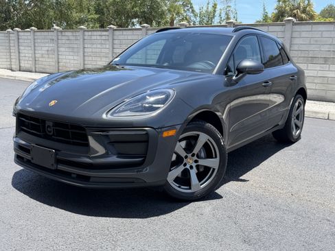 Certified 2023 Porsche Macan AWD/4WD image 1