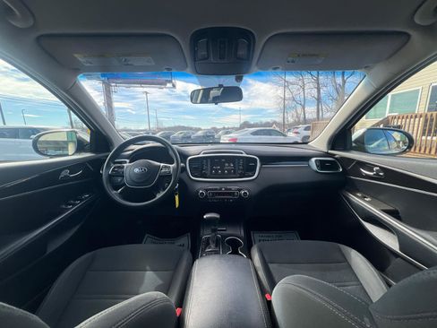Used 2019 Kia Sorento LX image 18