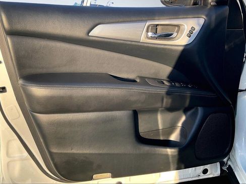 Used 2020 Nissan Pathfinder SL image 23