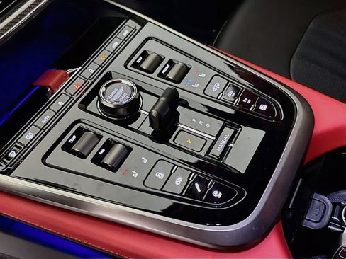 Used 2025 Aston Martin DBX 707 AWD/4WD image 17