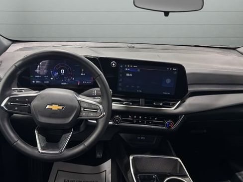 Used 2025 Chevrolet Equinox LT image 9