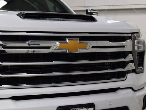 Used 2024 Chevrolet Silverado 3500 High Country w/ Technology Package AWD/4WD image 11