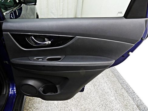 Used 2017 Nissan Rogue SL image 12