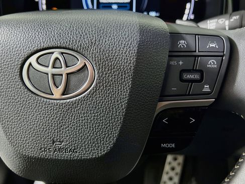 Used 2025 Toyota Camry SE w/ Convenience Package FWD image 20