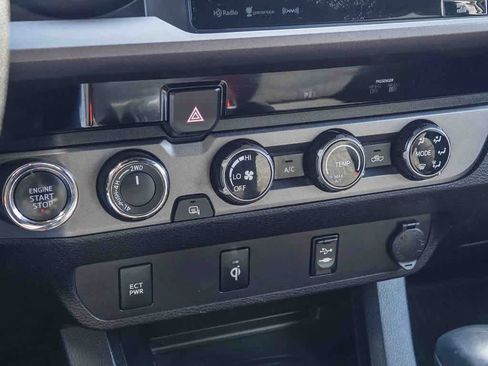 Used 2017 Toyota Tacoma TRD Sport w/ Tow Package (A/T) image 20