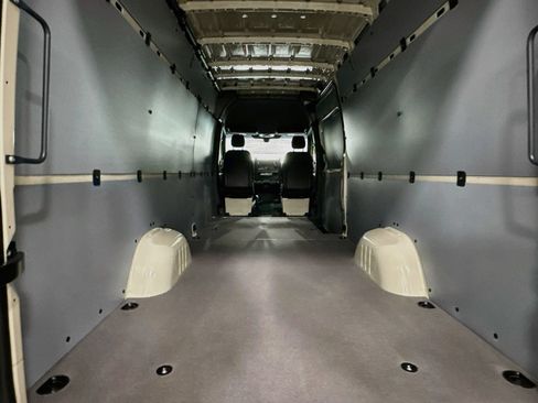 Used 2025 Mercedes-Benz Sprinter 2500 image 24