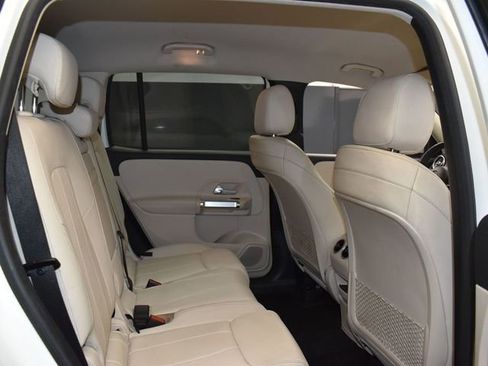 Used 2021 Mercedes-Benz GLB 250 w/ Premium Package image 11