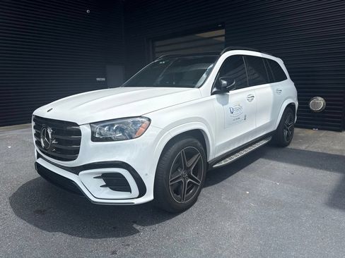Used 2025 Mercedes-Benz GLS 450 4MATIC image 1