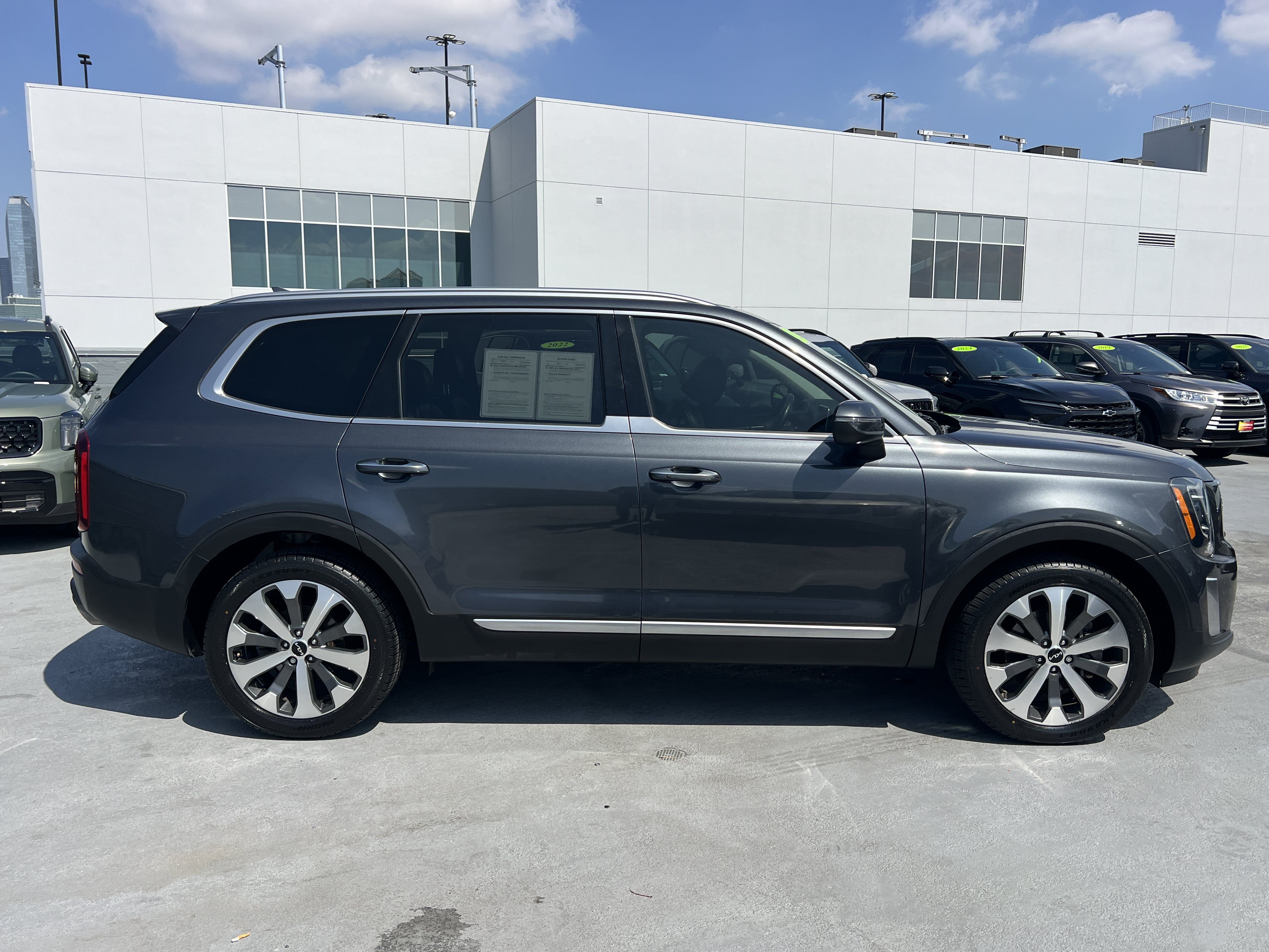 Used 2022 Kia Telluride S FWD image 9