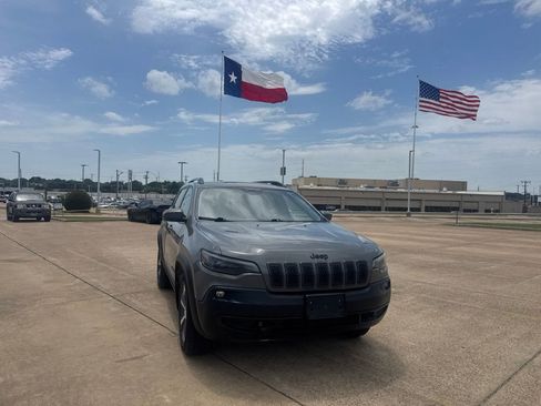 Used 2020 Jeep Cherokee Latitude w/ Quick Order Package 26F North AWD/4WD image 3