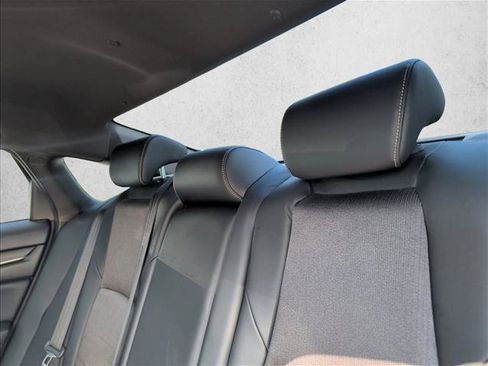 Used 2018 Honda Accord Sport image 14