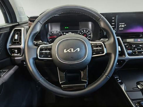 Certified 2022 Kia Sorento S FWD image 9