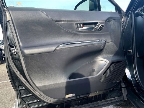 Used 2021 Toyota Venza XLE image 21