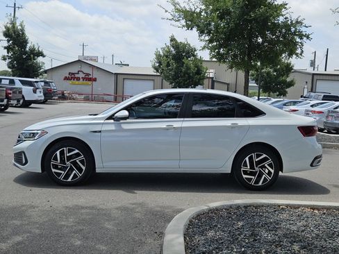 Used 2024 Volkswagen Jetta SEL FWD image 2