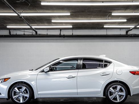 Used 2015 Acura ILX FWD image 2