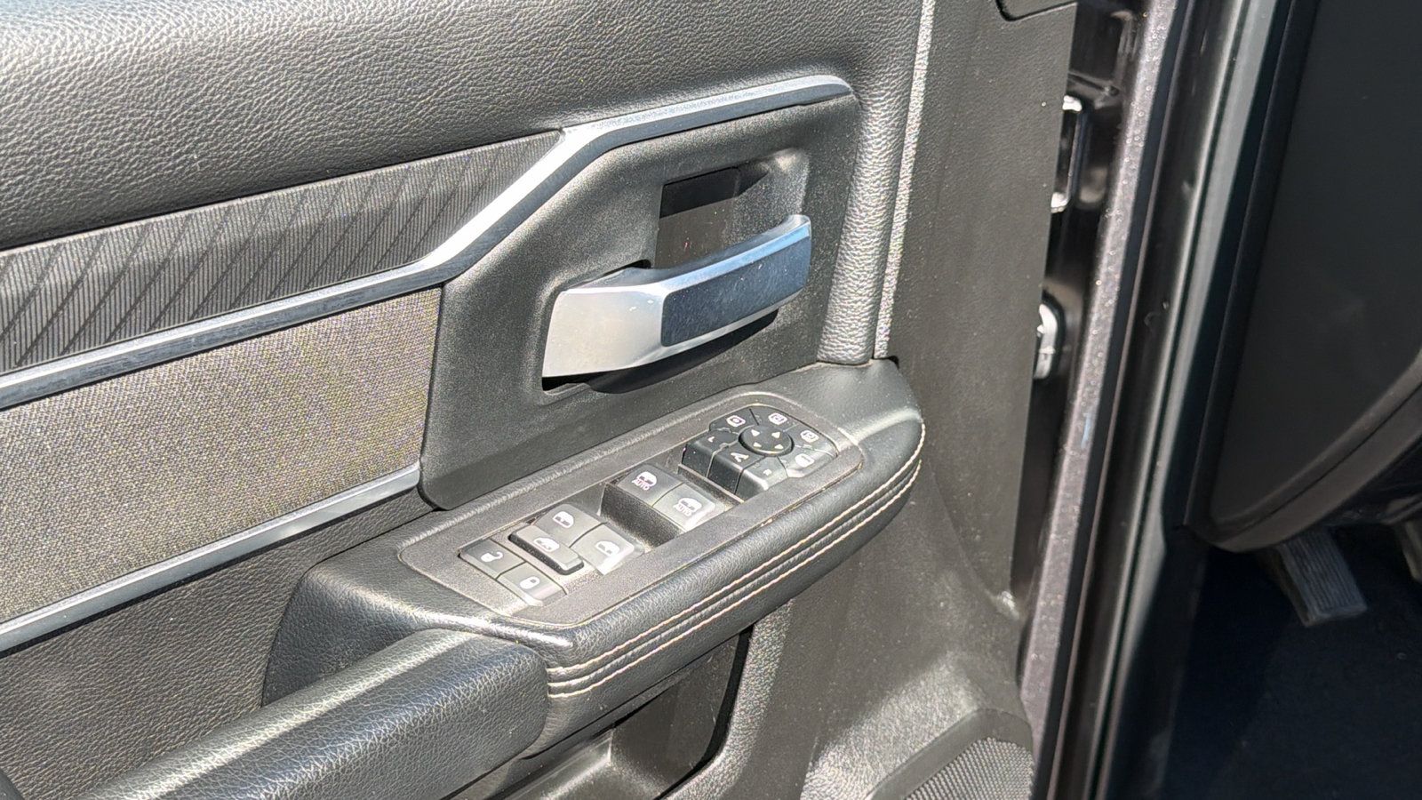 Certified 2025 RAM 2500 Big Horn AWD/4WD image 15