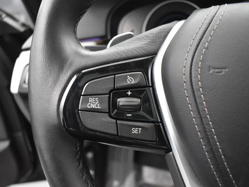 Used 2019 BMW 530i xDrive w/ Convenience Package image 9