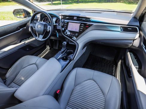 Used 2018 Toyota Camry SE FWD image 30