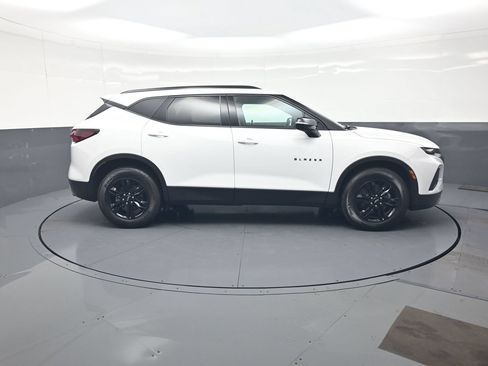 Used 2021 Chevrolet Blazer LT AWD/4WD image 2