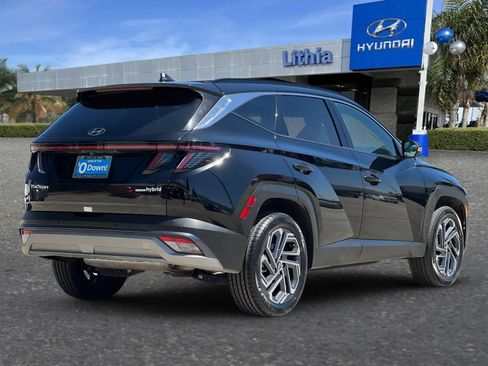 Used 2025 Hyundai Tucson Limited AWD/4WD image 3