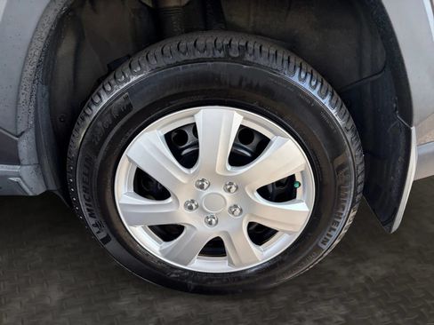 Used 2021 Toyota RAV4 LE AWD/4WD image 38