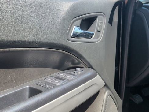 Used 2020 Chevrolet Colorado LT RWD image 11
