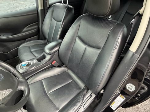 Used 2014 Nissan Leaf SL w/ Premium Package image 11