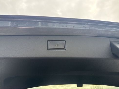 New 2026 Volkswagen Tiguan SE image 43