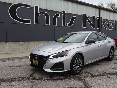 Used 2025 Nissan Altima 2.5 SV image 1