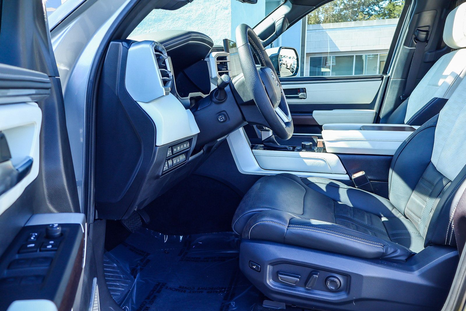 Used 2023 Toyota Sequoia Capstone AWD/4WD image 2