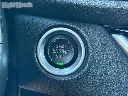 Used 2025 Cadillac XT4 Premium Luxury image 25