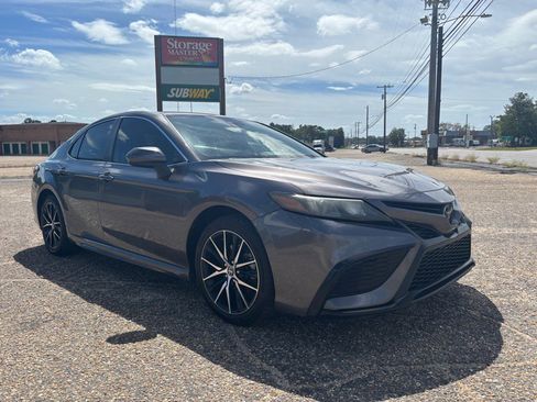 Used 2021 Toyota Camry SE image 7