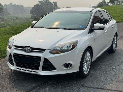 Used 2014 Ford Focus Titanium FWD image 3