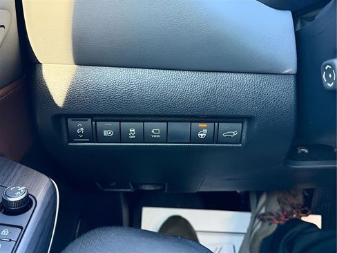 Used 2021 Toyota Venza Limited image 15