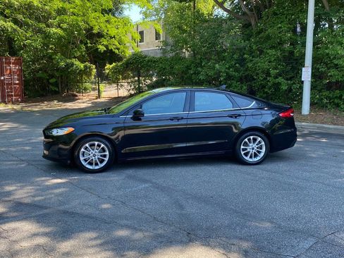 Used 2020 Ford Fusion SE FWD image 8