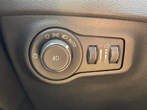 Used 2018 Jeep Compass Limited w/ Navigation Group AWD/4WD image 31