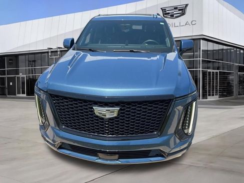 Used 2025 Cadillac Escalade Sport Platinum AWD/4WD image 4