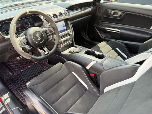 Used 2021 Ford Mustang Shelby GT500 w/ Technology Package RWD image 4