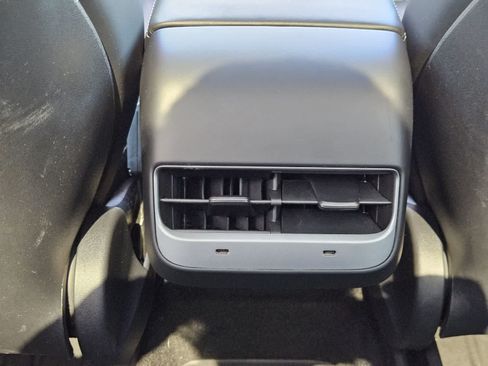 Used 2021 Tesla Model Y Long Range AWD/4WD image 26
