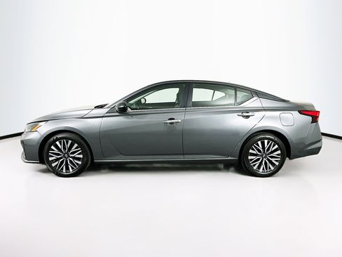 Used 2024 Nissan Altima 2.5 SV FWD image 4