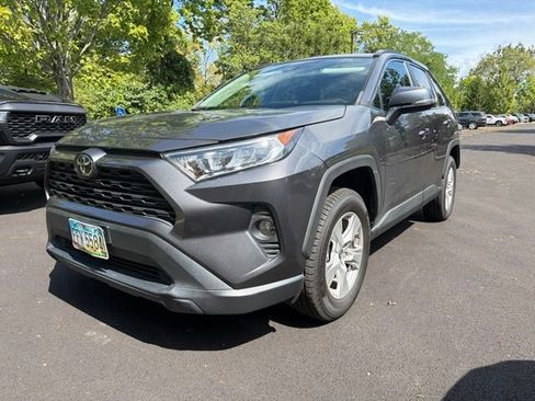 Used 2021 Toyota RAV4 XLE AWD/4WD image 3