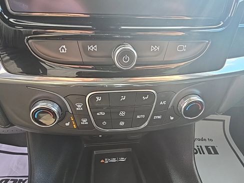 Used 2023 Chevrolet Traverse LT image 24